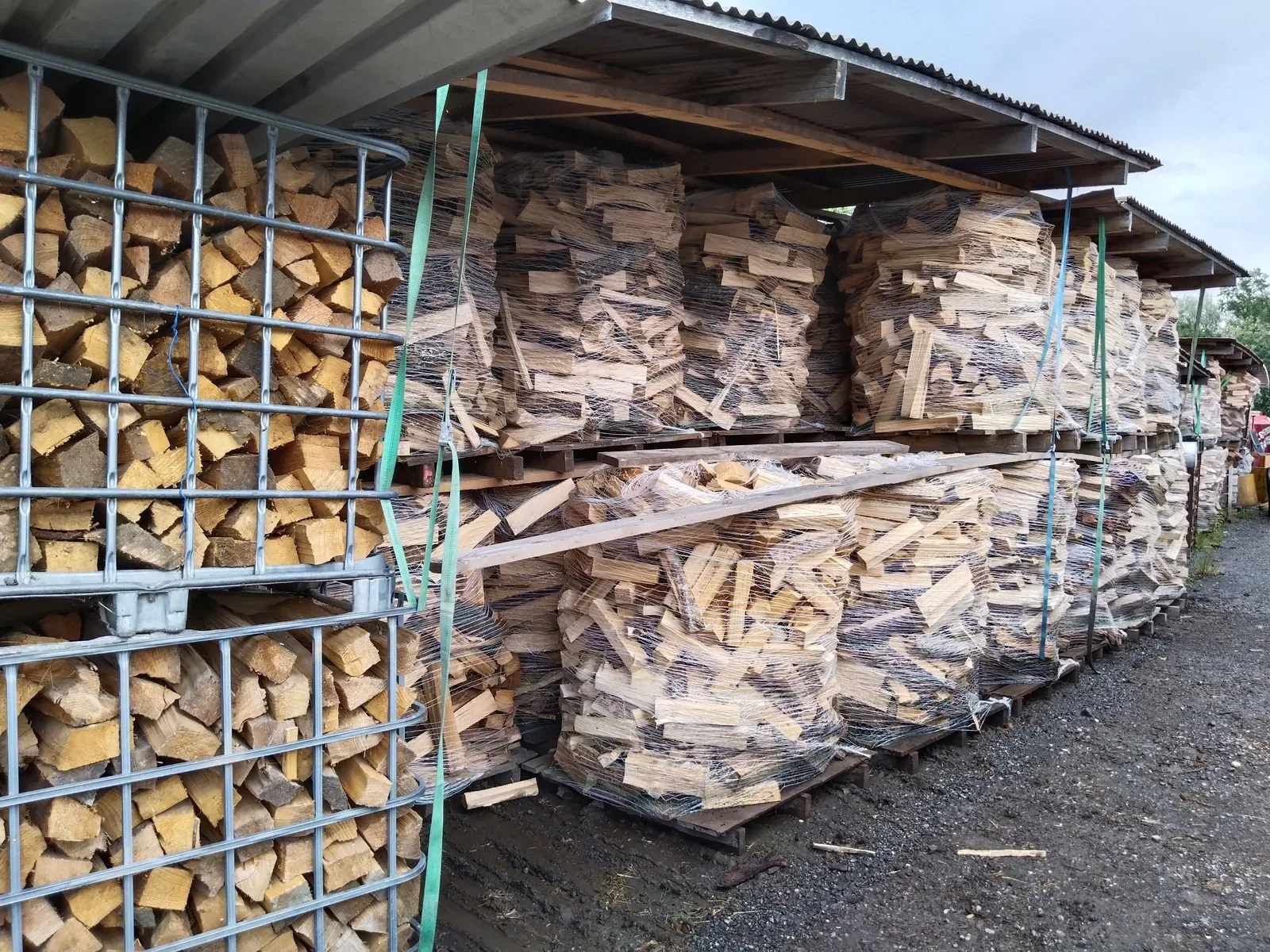 Aufbereitetes regionales Brennholz